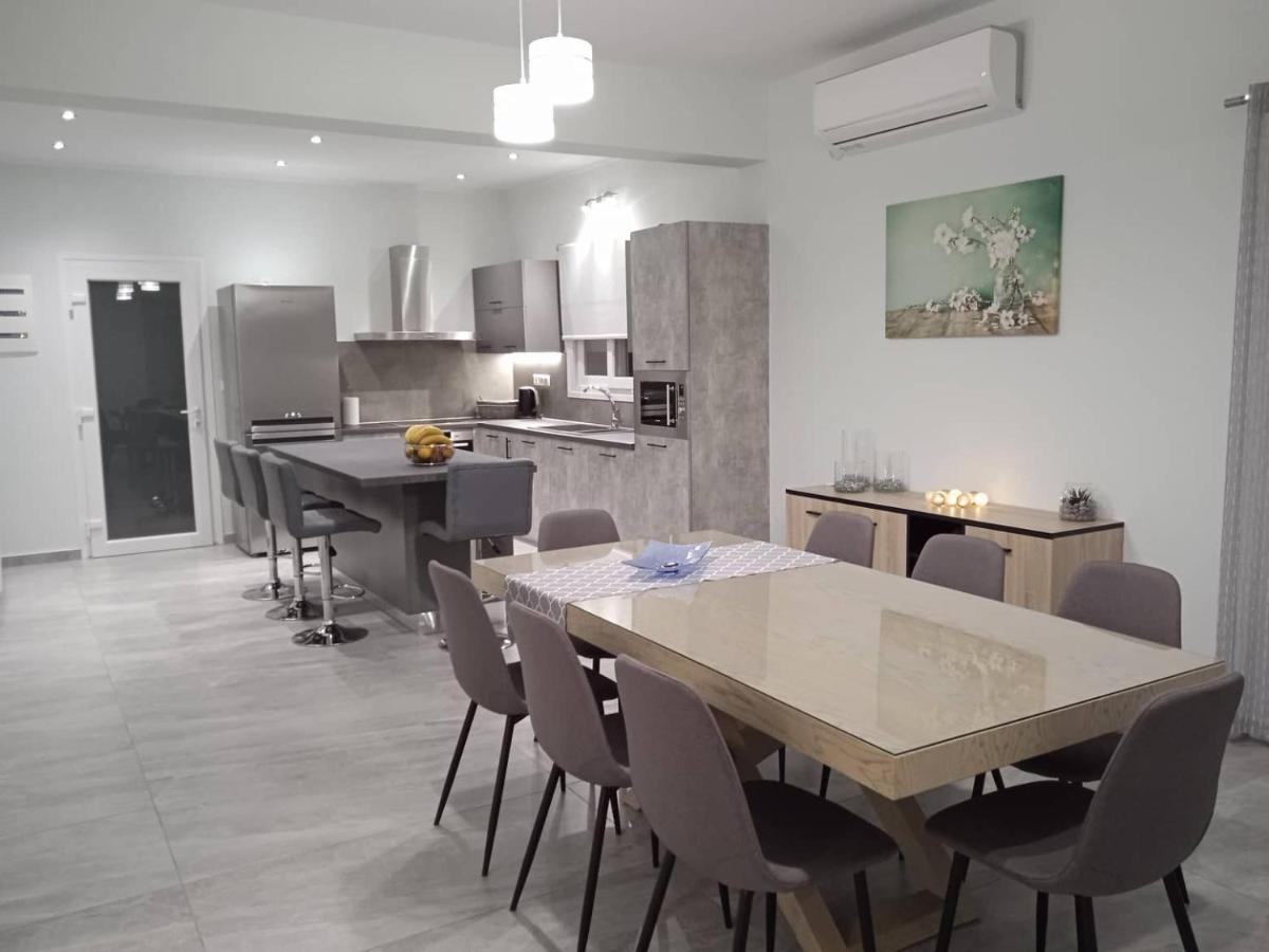 Spiridoula Luxury Villa Roda  Exteriör bild
