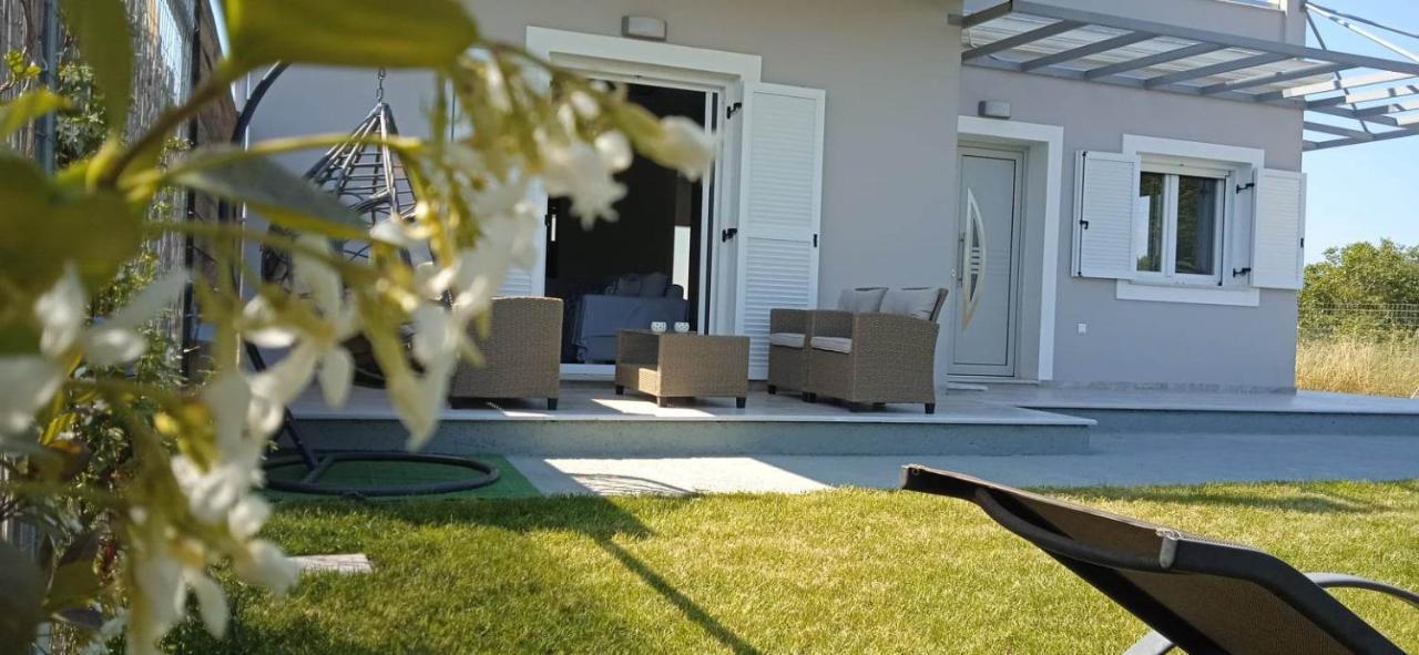Spiridoula Luxury Villa Roda  Exteriör bild
